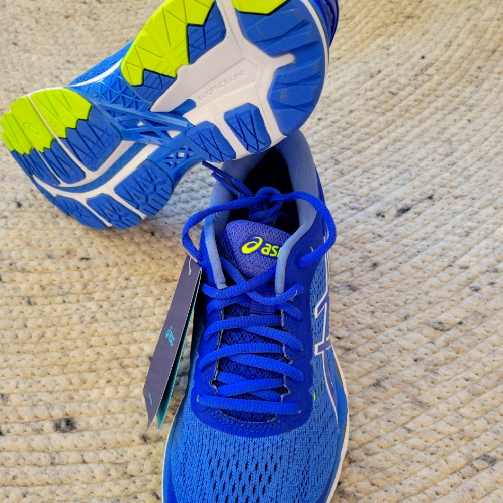 NWT Womens Asics running shoes Kayano Dynamic Duomax, size 6.5